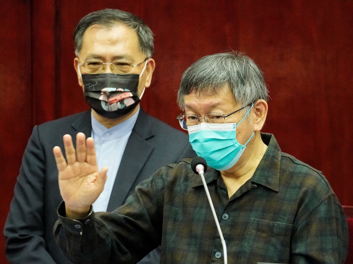 蔡炳坤昨(11)日晚間與台北市長柯文哲餐敘時忽中風倒下，緊急送醫急救，目前已手術完畢送往加護病房。 圖：張良一 / 攝