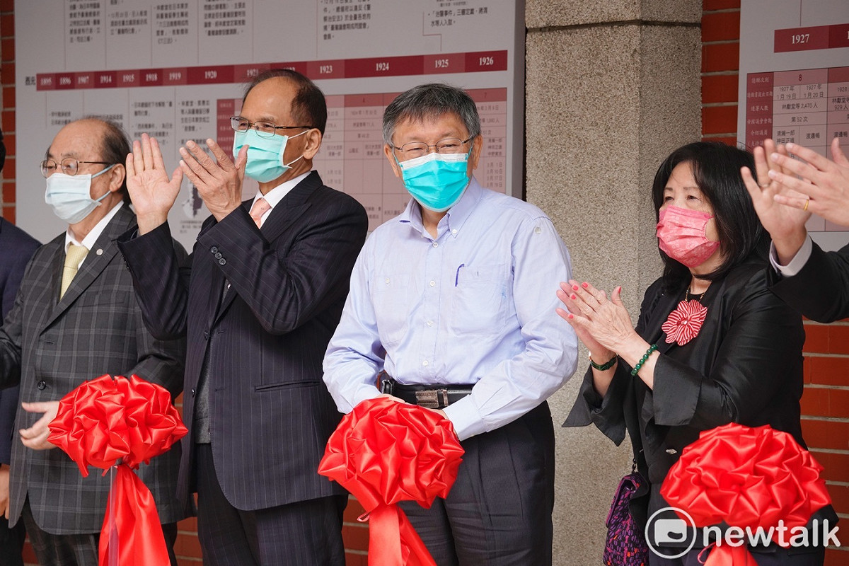 立法院長游錫堃、台北市長柯文哲出席台灣議會設置請願運動百年菁華展開幕式致詞。 圖：張良一 / 攝