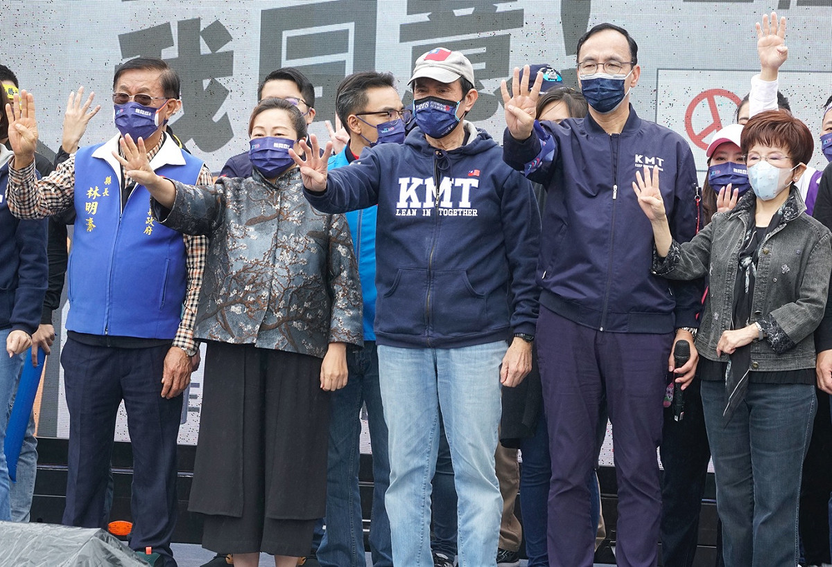 前總統馬英九、國民黨主席朱立倫和多位國民黨籍縣市長參加「我同意！YES大遊行」。 圖：張良一/攝