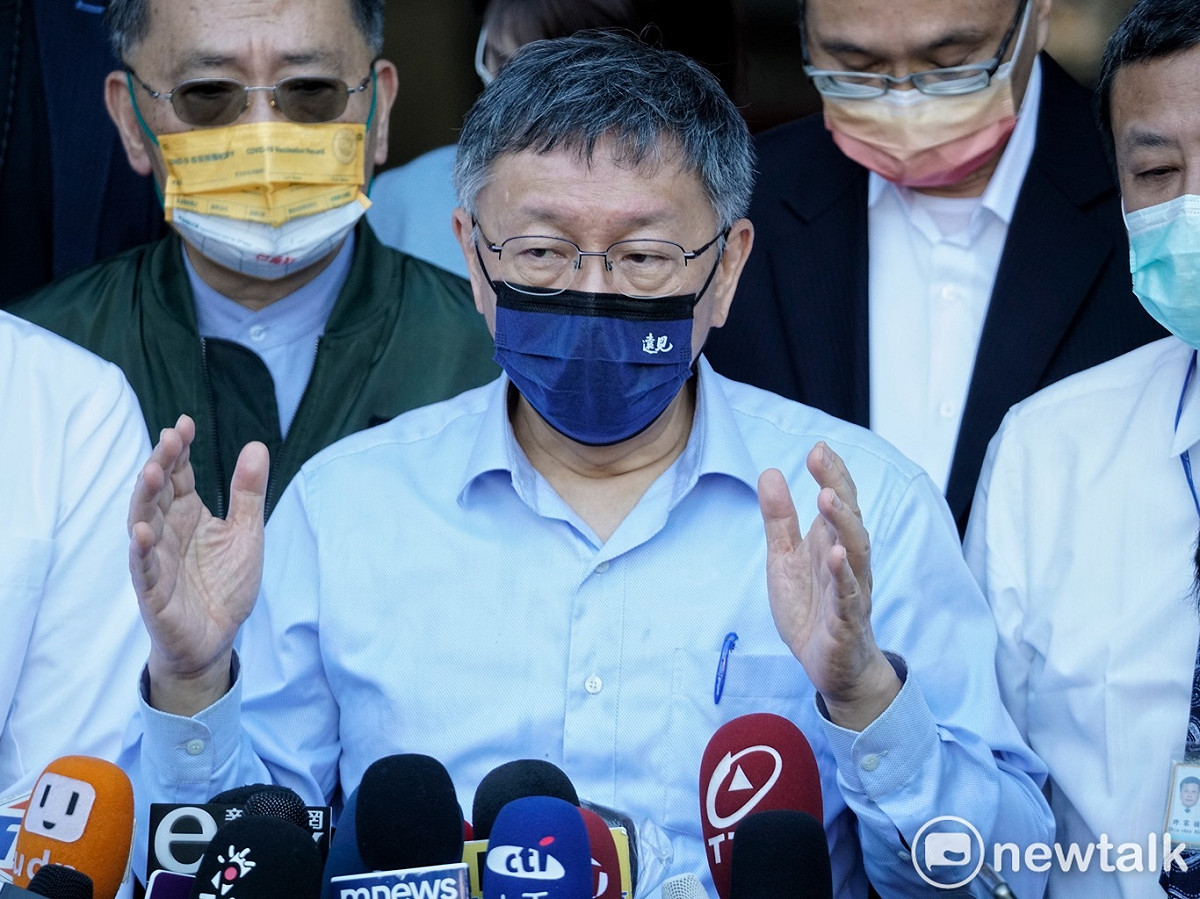 台北市長柯文哲視察建國中學心肌炎研究心電圖施作流程後受訪。 圖：張良一 / 攝