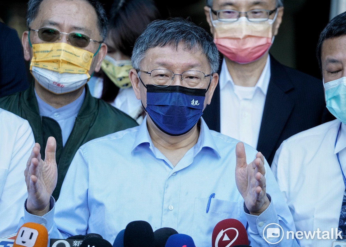 台北市長柯文哲視察建國中學心肌炎研究心電圖施作流程後受訪。 圖：張良一 / 攝（資料照）