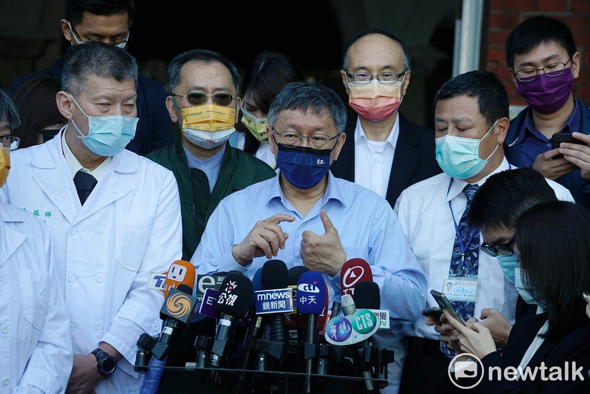台北市長柯文哲視察建國中學心肌炎研究心電圖施作流程後受訪。 圖：張良一 / 攝