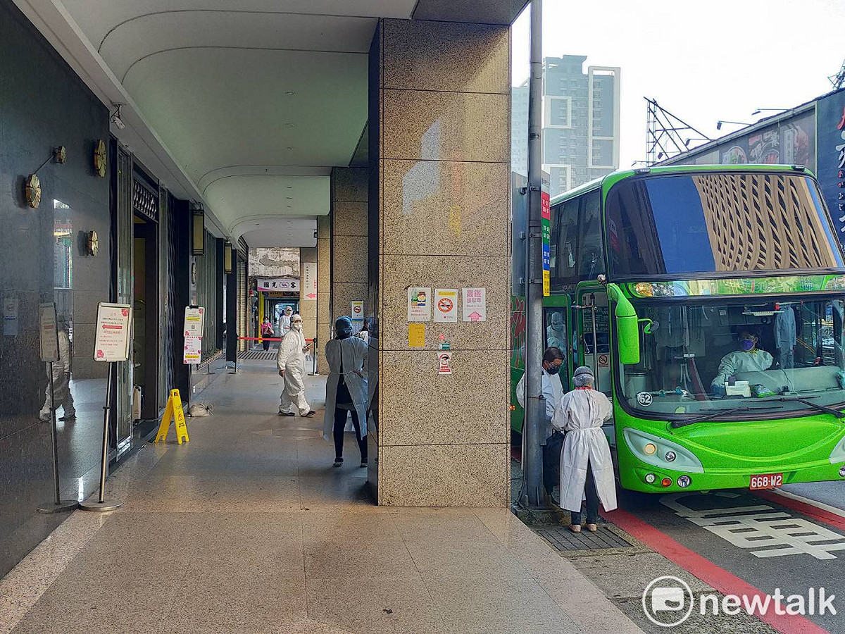 桃園防疫旅館群聚6例同一層，其中共8確診分住在3層樓，目前撤離129人到集檢所。 圖：林昀真/攝(資料照)