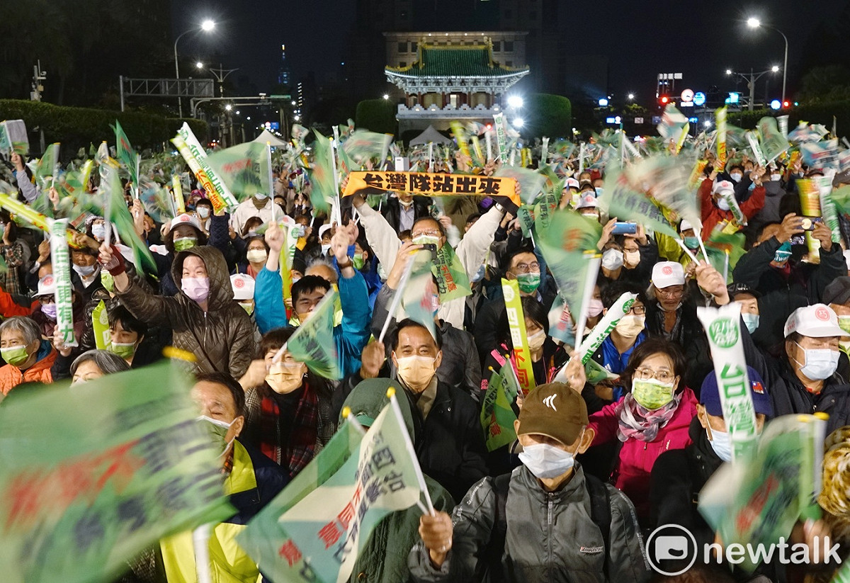 面對質疑，四大公投不同意，台股為何沒漲？謝金河反問，「今天全世界的主要股市有上漲的？」 圖：張良一/攝