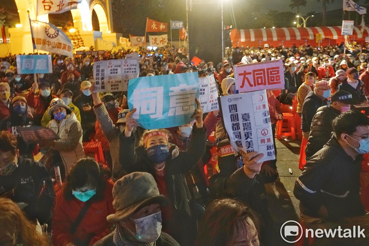 國民黨公投説明會台北場，重啟核四公投領銜人黃士修高喊：「我們只想要好好活著」。 圖：張良一/攝