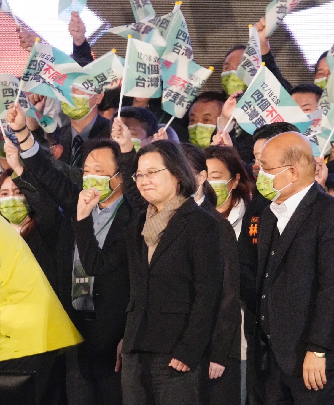 蔡英文總統和行政院蘇貞昌在「台灣隊站出來 台灣行出去」公投說明會壓軸致詞。 圖：張良一/攝