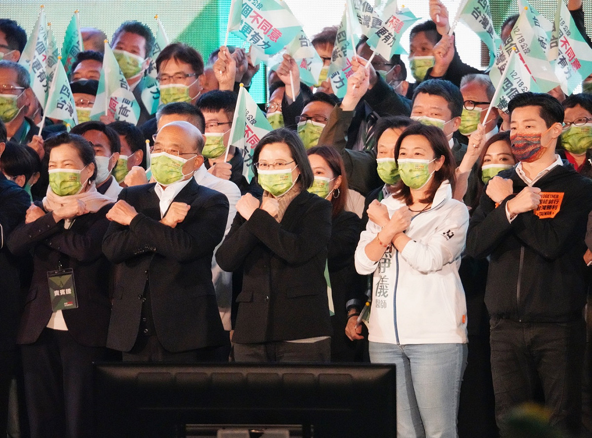 總統蔡英文、行政院長蘇貞昌等人出席「台灣隊站出來 台灣行出去」公投説明會。 圖：張良一/攝