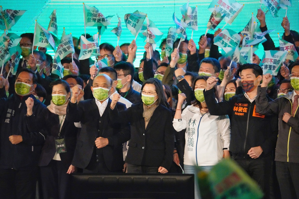 總統蔡英文、行政院長蘇貞昌等人出席「台灣隊站出來 台灣行出去」公投説明會。 圖：張良一/攝