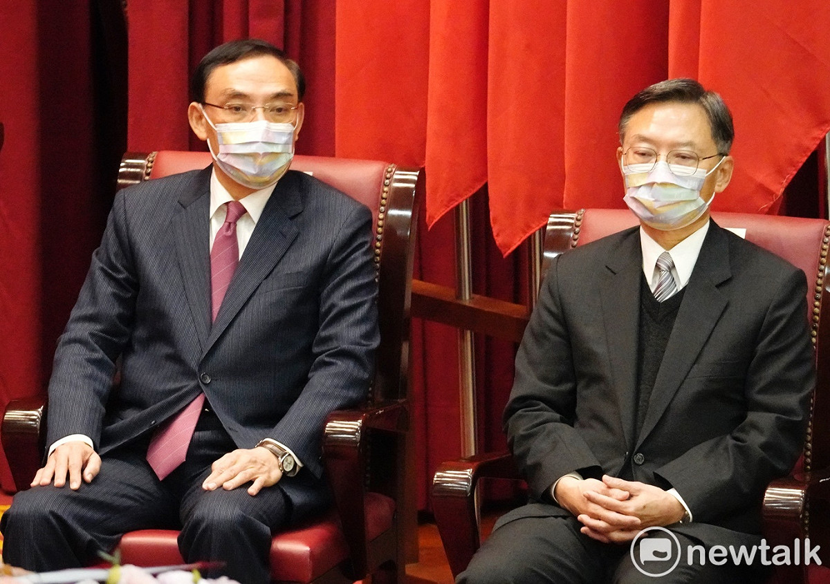 法務部長蔡清祥（左）、調查局長李俊力。 圖：張良一/攝