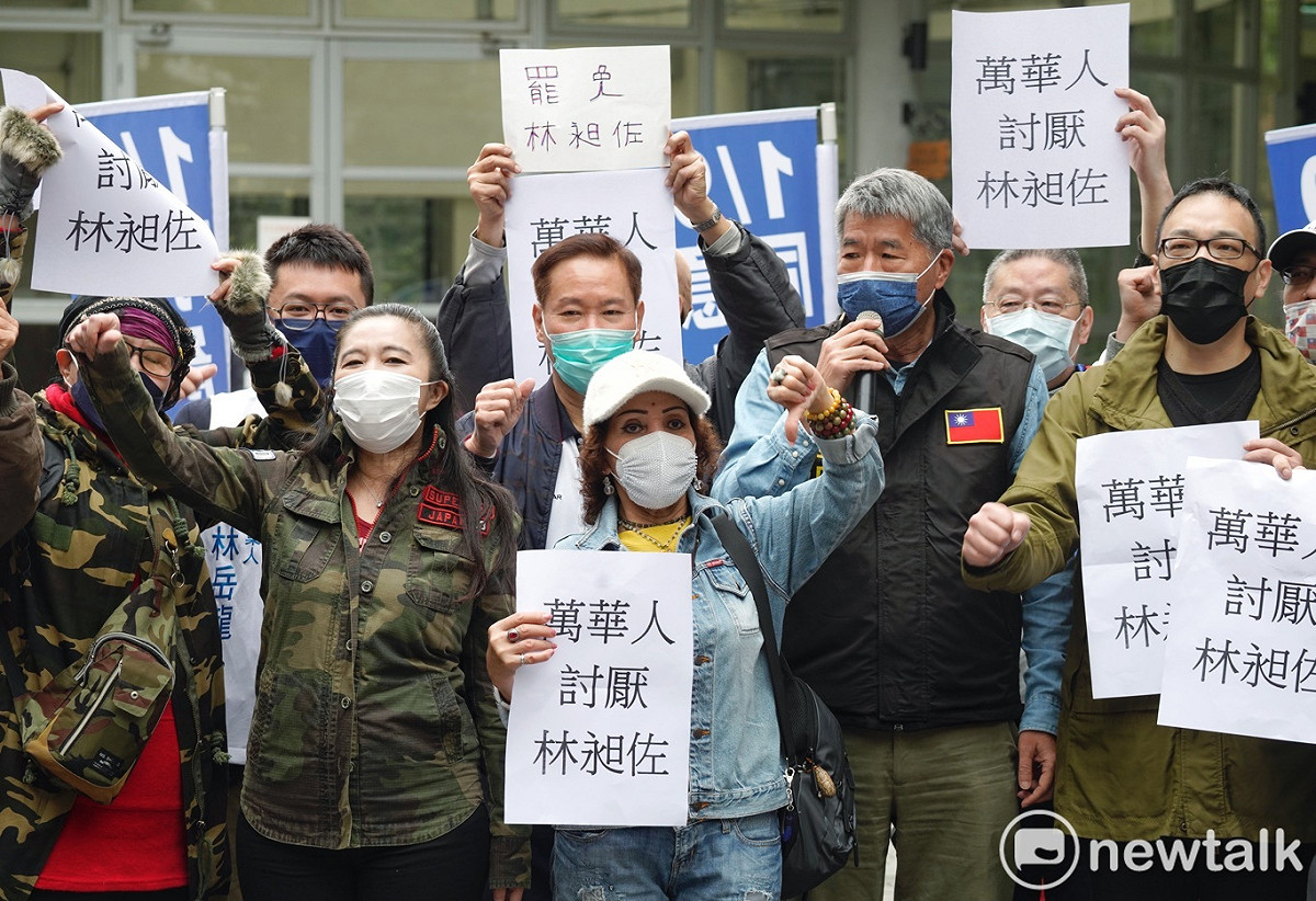 台北市議員應曉薇、孫文學校校長張亞中等人在萬華青年公園舉辦同意罷免無黨籍立委林昶佐造勢活動。 圖：張良一 / 攝