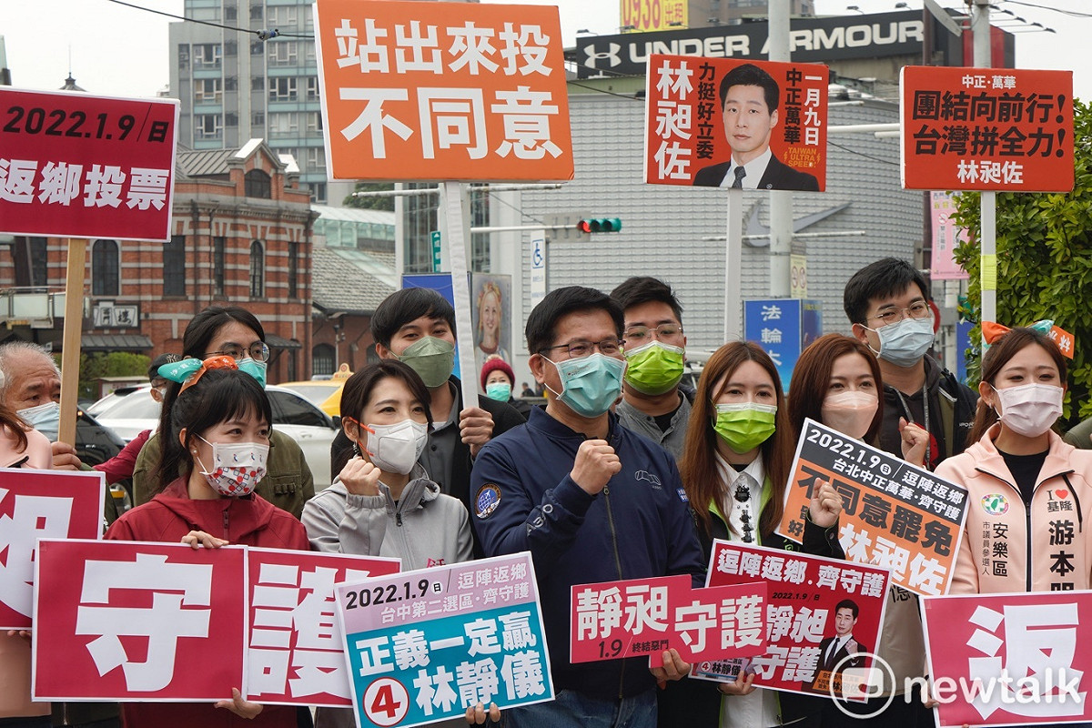 林佳龍與台北市議員吳沛憶、鍾佩玲、陳怡君呼籲民眾周日返鄉投票。 圖：張良一/攝