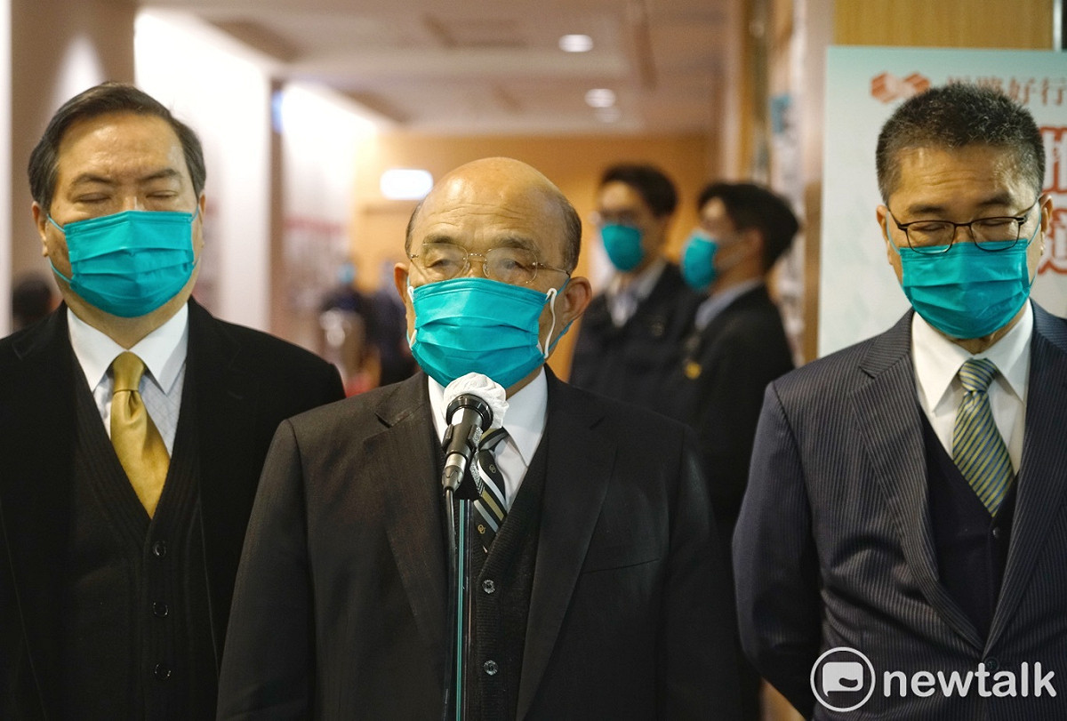 行政院長蘇貞昌出席「馬路好行」頒獎典禮前受訪。 圖：張良一/攝