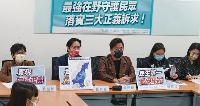 台灣民眾黨團五位立委舉行「最強在野守護民眾 落實三大正義訴求！」記者會。 圖：張良一 / 攝