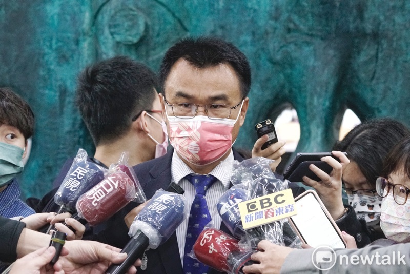 行政院農業委員會主委陳吉仲出席「邁向農業淨零排放策略大會」後受訪。 圖：張良一/攝