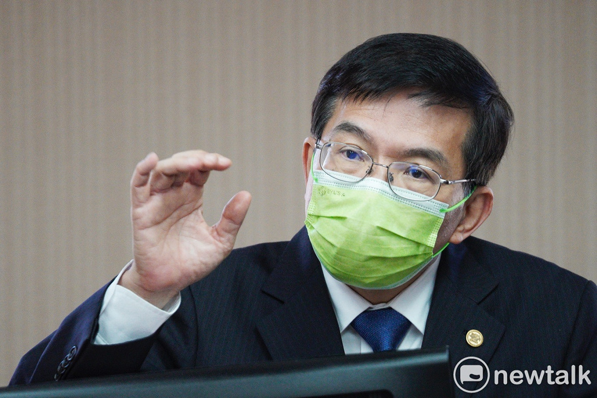 交通部長王國材在立院交通委員會備詢。 圖：張良一/攝