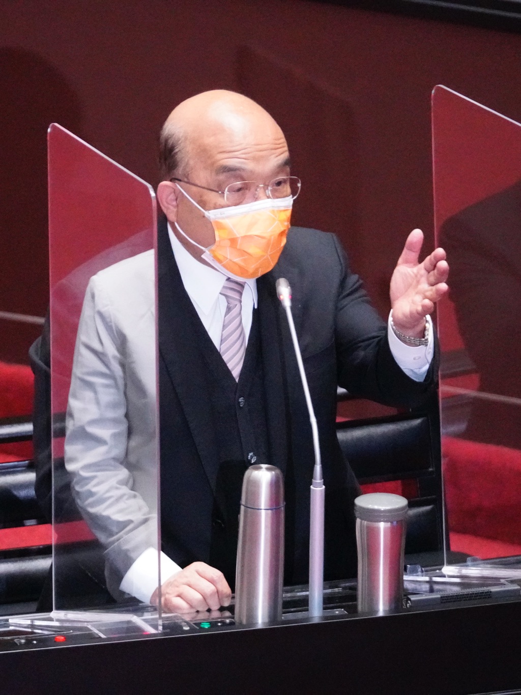 行政院長蘇貞昌日前在立法院備詢時，與國民黨立委蔣萬安唇槍舌戰。 圖：張良一 / 攝（資料照）