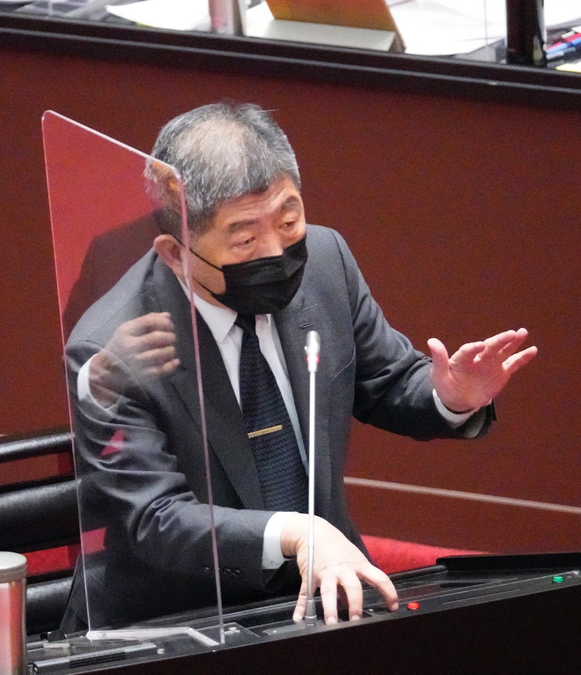 衛福部長陳時中在立院院會備詢。 圖：張良一/攝
