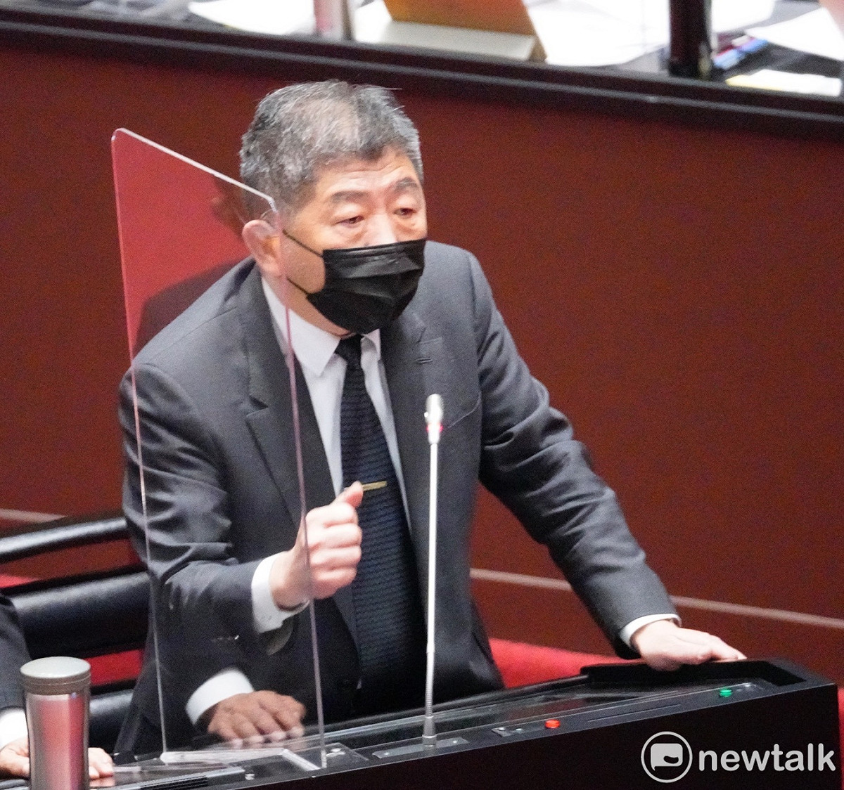 衛福部長陳時中在立院院會備詢。 圖：張良一/攝