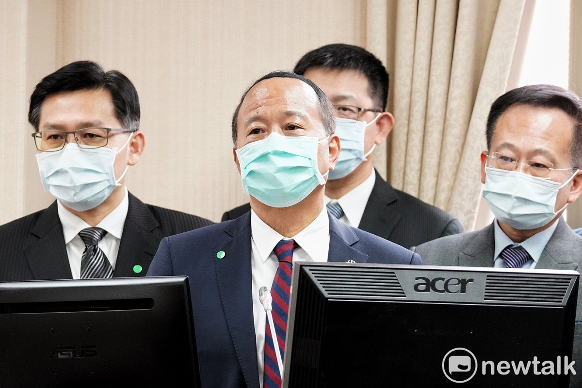 國防部副部長柏鴻輝、中科院院長張忠誠（右）在立院外交及國防委員會備詢。 圖：張良一/攝(資料照)