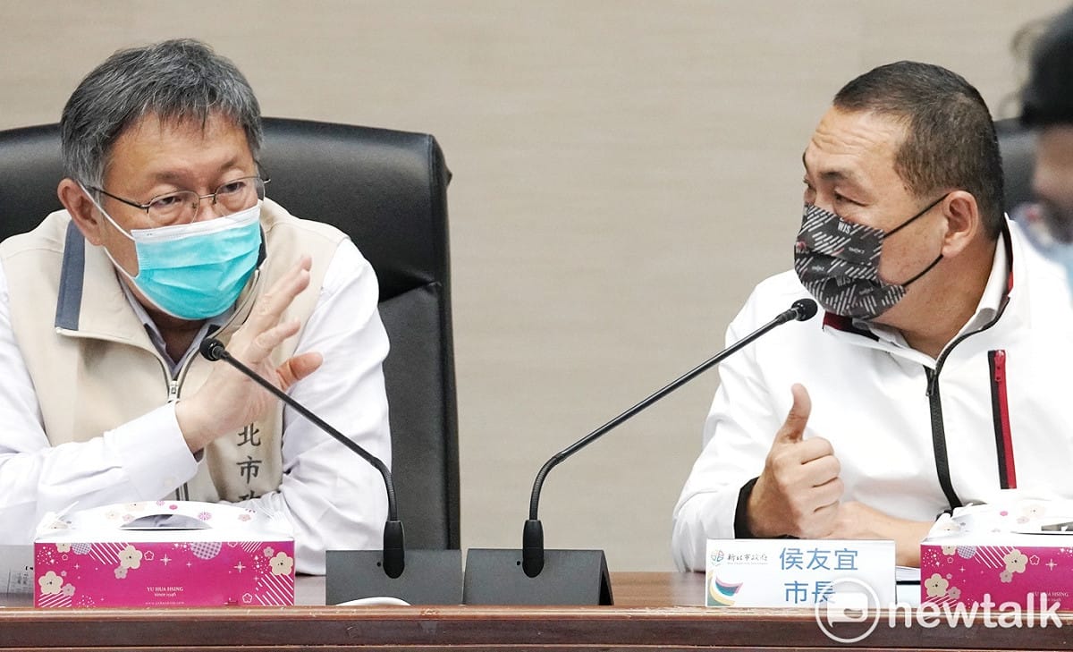 台北市長柯文哲、新北市長侯友宜出席雙北合作交流平臺111 年度市長層級會議。 圖：張良一/攝（資料照）