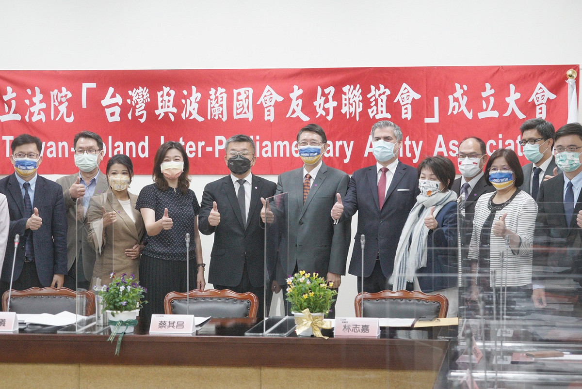 立法院副院長蔡奇昌和多位立委共同出席「台灣與波蘭國會友好聯誼會」成立大會。 圖：張良一/攝