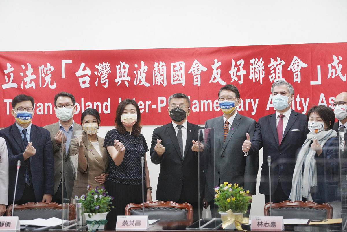立法院副院長蔡奇昌和多位立委共同出席「台灣與波蘭國會友好聯誼會」成立大會。 圖：張良一/攝