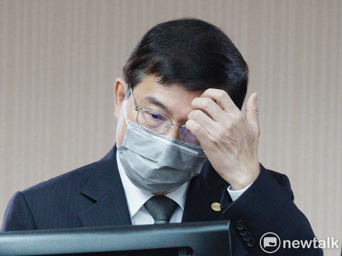 交通部長王國材在立院交通委員會備詢。 圖：張良一/攝