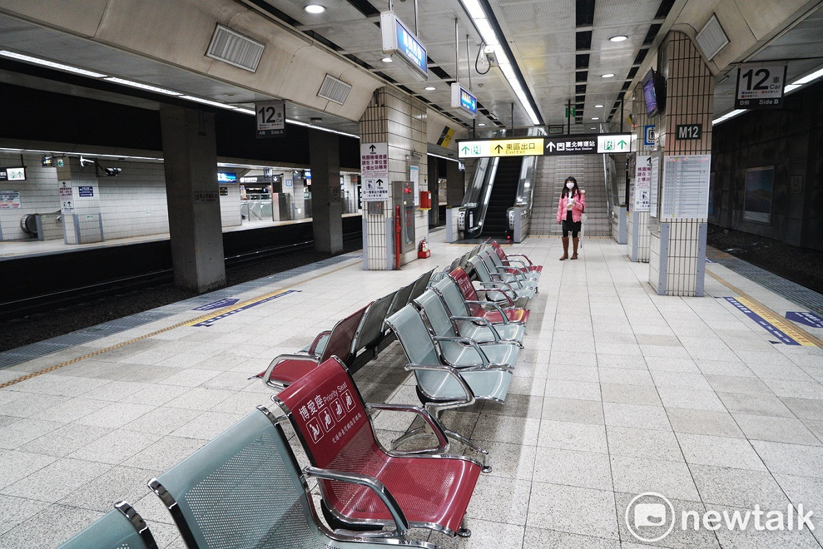 台北車站月台空蕩蕩。 圖：張良ㄧ/攝
