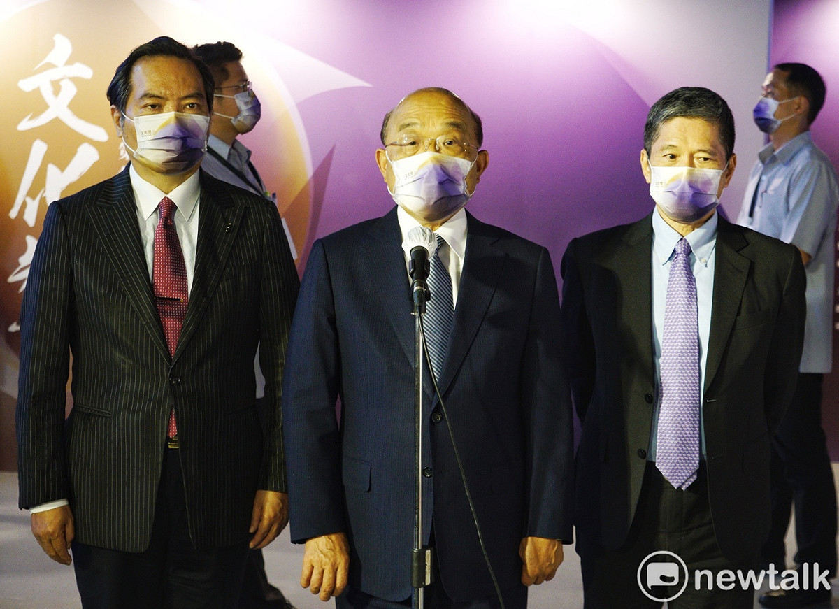 行政院長蘇貞昌今（12）天出席第41屆行政院文化獎頒獎典禮前受訪。 圖：張良一/攝