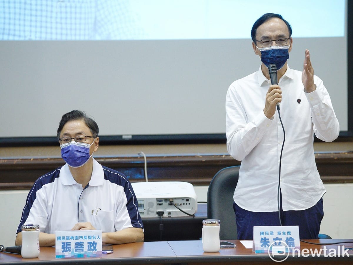 國民黨主席朱立倫強行徵召前行政院長張善政參選桃園市長，引爆藍營基層、地方勢力與民代反彈。