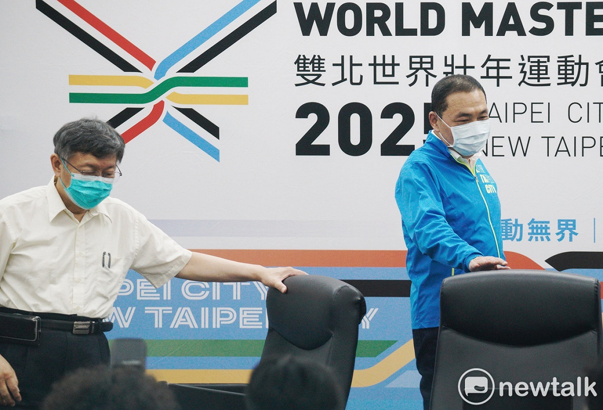 台北市長柯文哲(左)、新北市長侯友宜(右)出席2025雙北世界壯年運動會組織委員會第三次委員會議。 圖：張良一 / 攝