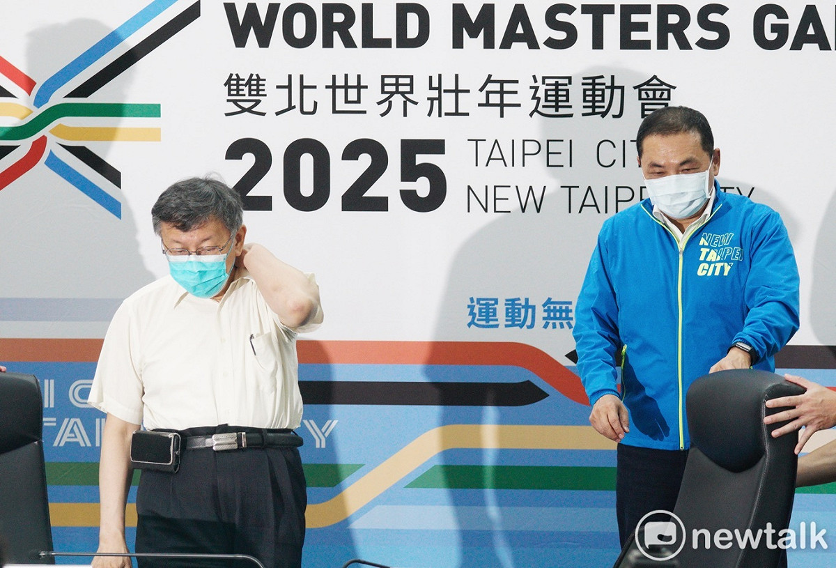 台北市長柯文哲(左)、新北市長侯友宜(右)出席2025雙北世界壯年運動會組織委員會第三次委員會議。 圖：張良一 / 攝