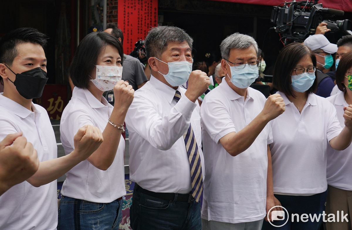 民進黨提名台北市長參選人陳時中之前在競選總部主委陳建仁的陪同下舉行競選團隊公布記者會。（資料照片） 圖：張良一/攝（資料照片）