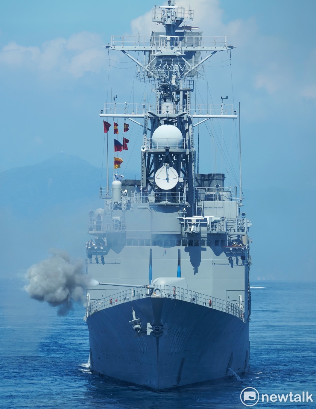 海軍基隆級艦在漢光38號演習聯合截擊作戰演練中實施5寸砲射擊。 圖：張良一/攝