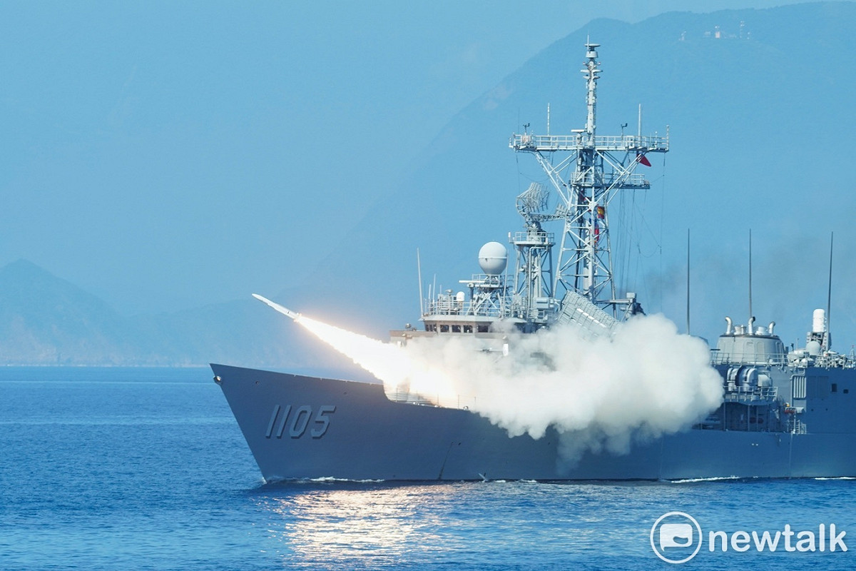 成功級艦實施標準一型飛彈射擊並成功命中目標。 圖：張良一/攝