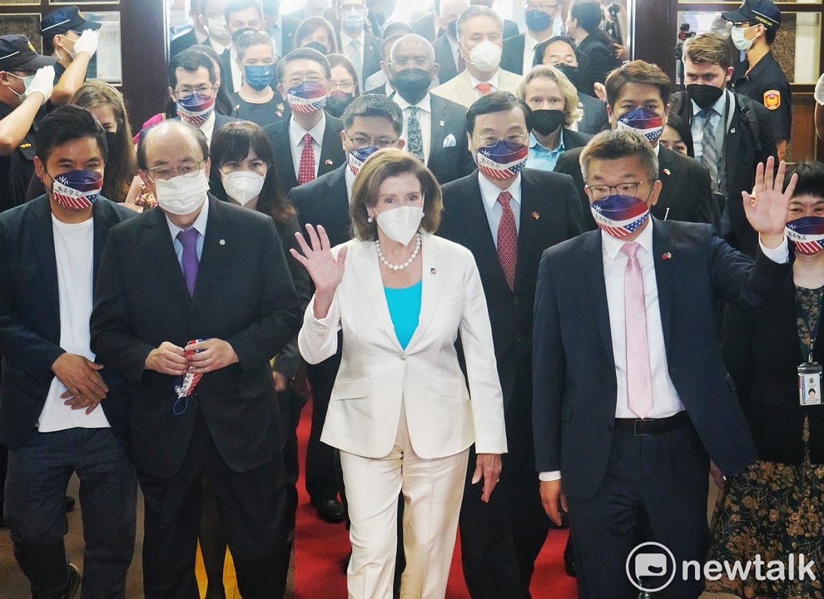 美國眾議會議長裴洛西拜會立法院，受到立法院副院長蔡其昌以及朝野黨團熱烈的歡迎。 圖；張良一 / 攝