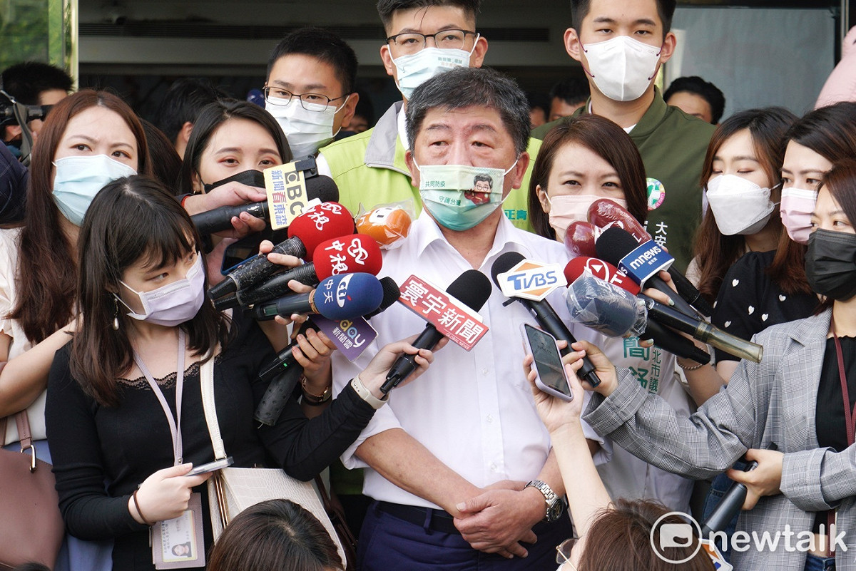 民進黨台北市長參選人陳時中（中）4日出席111年社區治安營造研習觀摩會議。 圖：張良一/攝