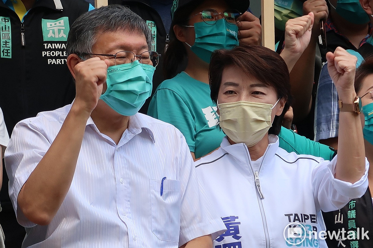 民眾黨主席柯文哲與前台北市副市長黃珊珊與民眾黨市議員參選人登記參選。 圖：林朝億 / 攝