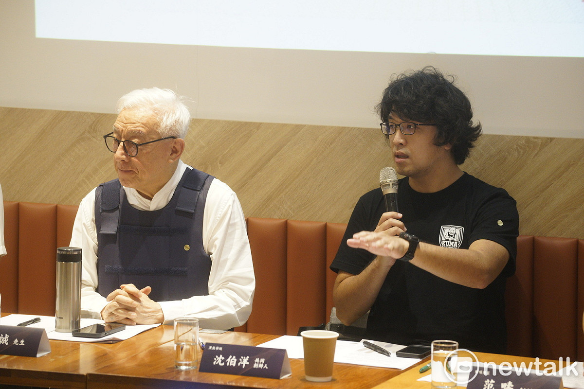 聯電前董事長曹興誠與「黑熊學院」發起人、台北大學犯罪學研究所助理教授沈伯洋。 圖：張良一/攝（資料照）