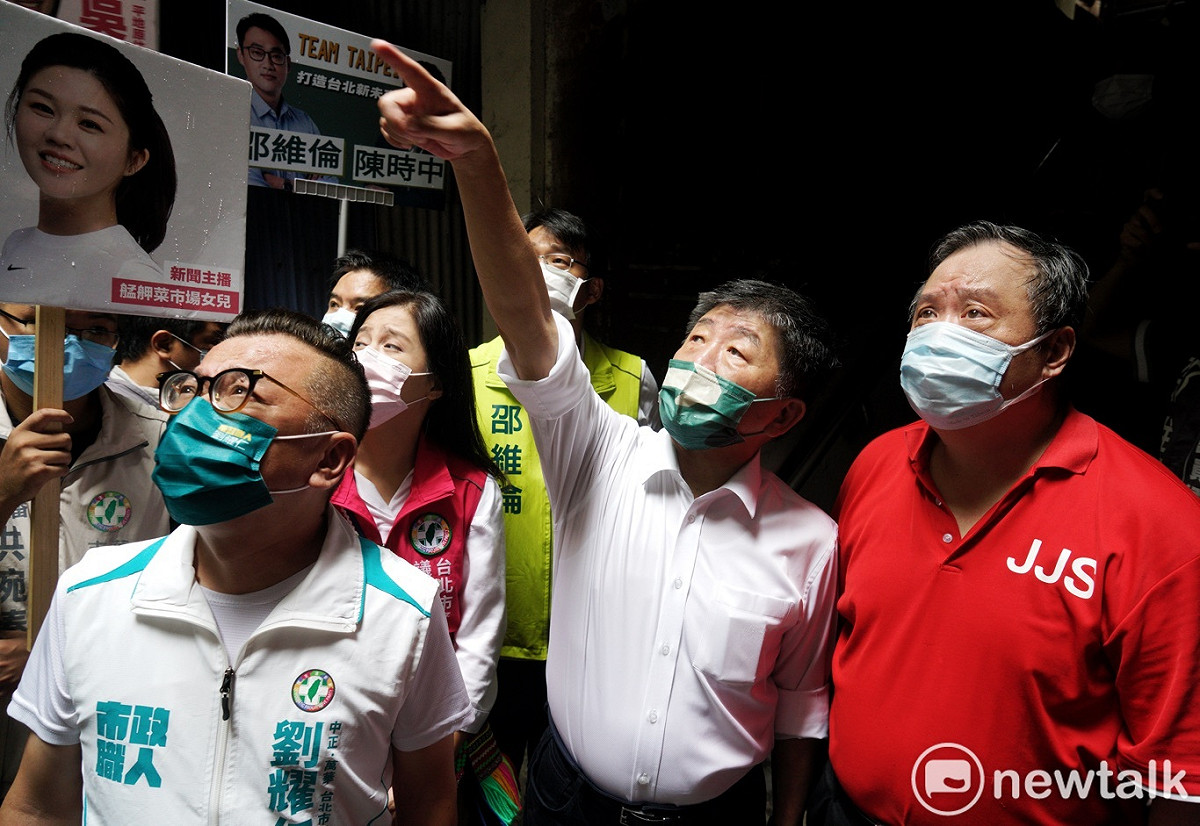 民進黨台北市長參選人陳時中參訪南機場幸福食物銀行暨社區關懷據點。 圖：張良一/攝（資料照片）