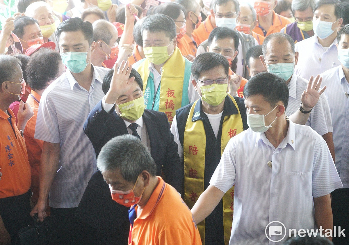 副總統賴清德啟動全台輔選列車，首站來到新北市，為民進黨提名的新北市長參選人林佳龍加油相挺。 圖：張良一 / 攝
