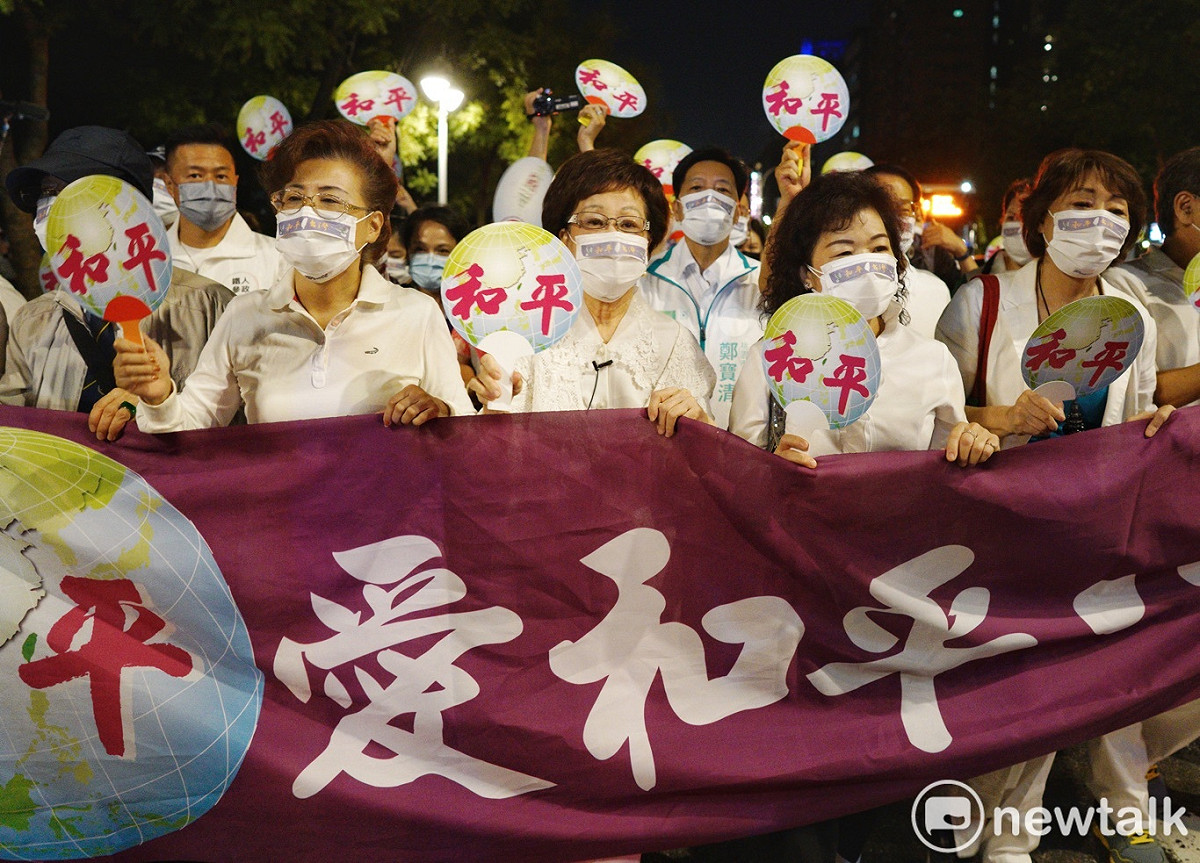 前副總統呂秀蓮921國際和平日傍晚和UN三大NGO共同發起：「愛和平‧保台灣」遊行。 圖：張良一/攝