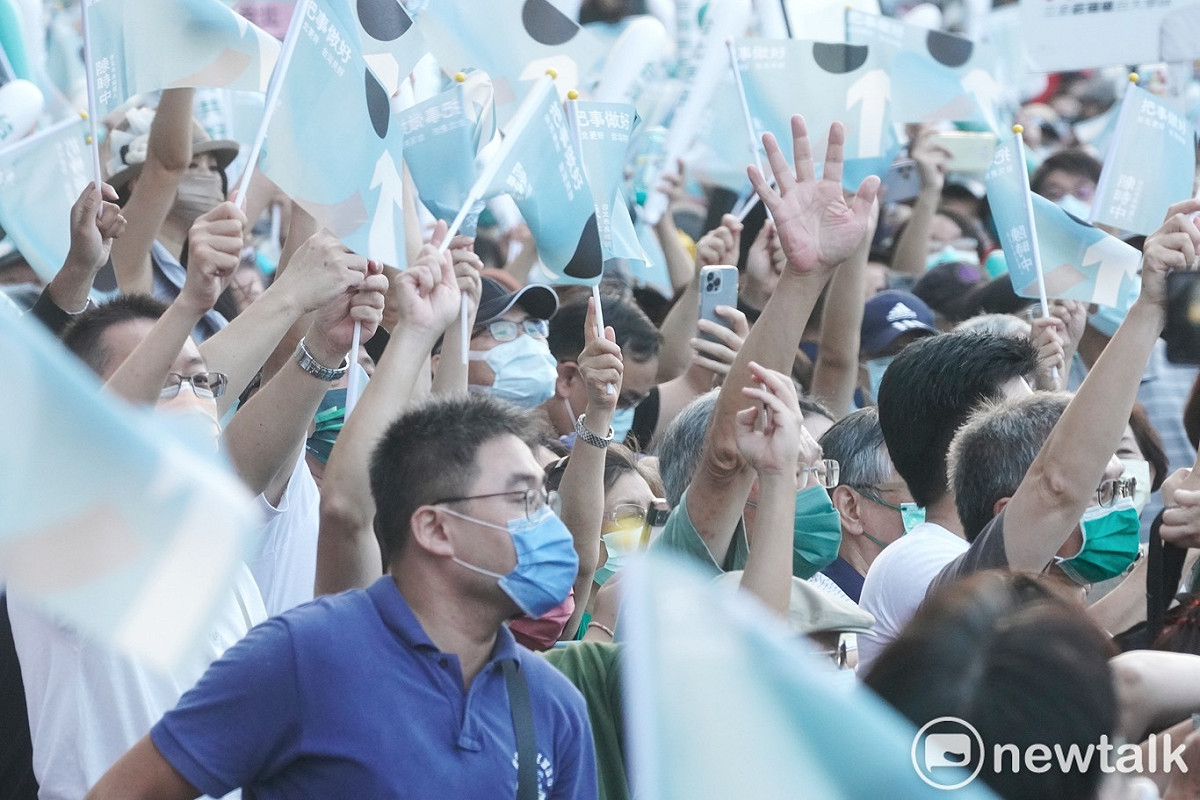 民進黨提名台北市長參選人陳時中今舉行競選總部成立大會，支持者到場相挺。 圖：張良一/攝