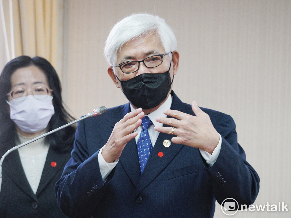 中選會主委李進勇今（24）天在立院內政委員會備詢。 圖：張良一/攝