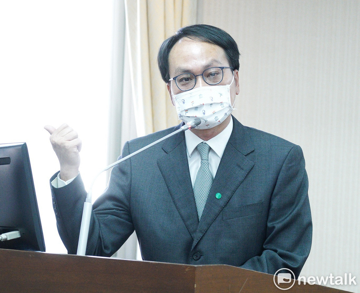 不當黨產委員會主委林峯正在立法院內政委員會備詢。（資料照片） 圖：張良一/攝