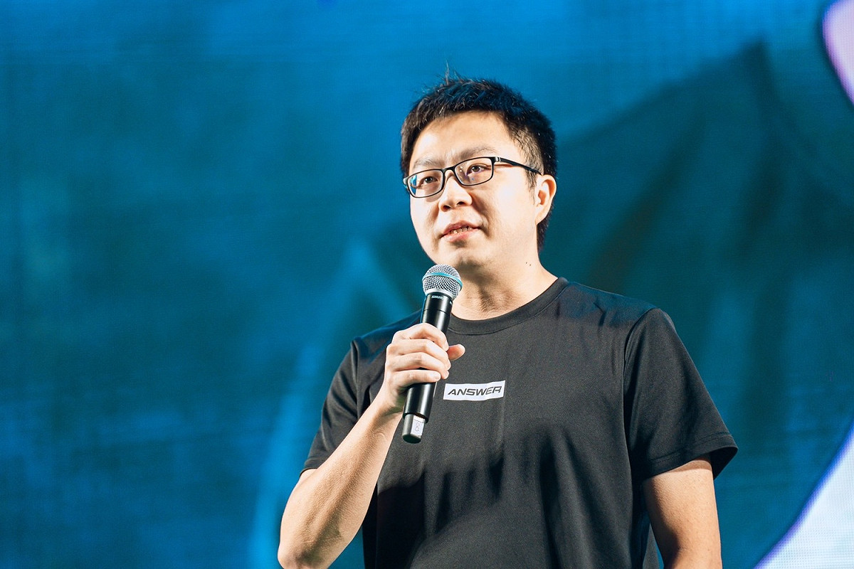 恩恩爸批新北市長侯友宜，8個月來對他不理不睬，卻有時間對中國前領導人江澤民過世表示慰問。 圖：林佳龍競辦提供（資料照）
