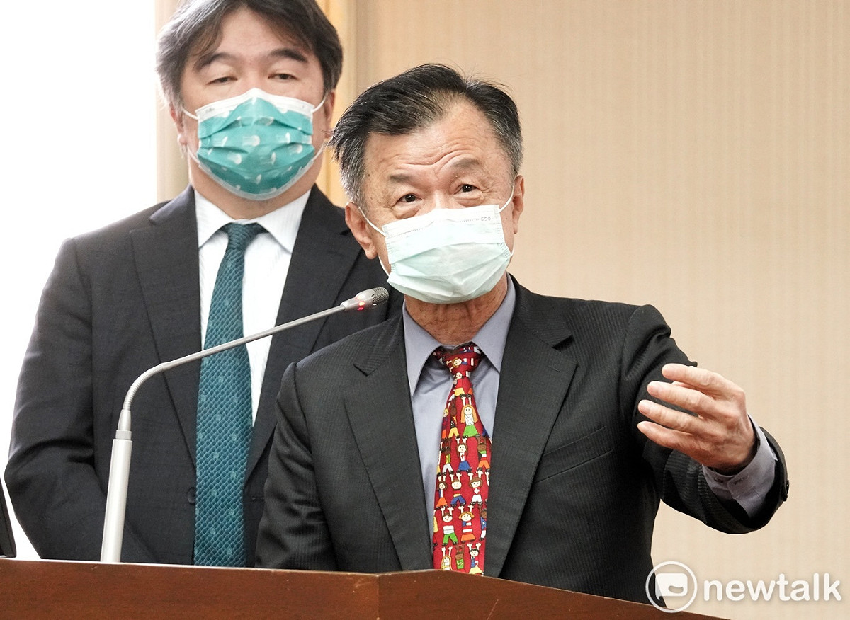 陸委會主委邱太三、中央流行疫情指揮中心指揮官王必勝在立院內政委員會備詢。 圖：張良一/攝