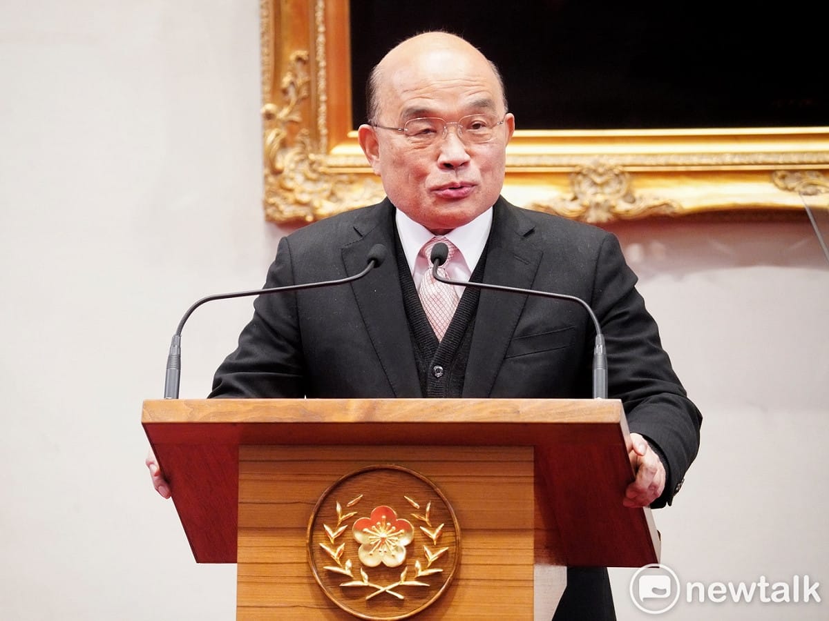 總統蔡英文今舉行記者會，宣布前副總統陳建仁接任行政院長。即將離任的行政院長蘇貞昌也出席記者會。 圖：張良一/攝