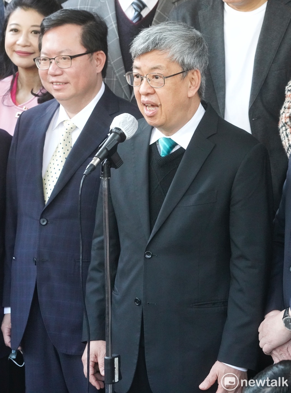 行政院長陳建仁、副院長鄭文燦拜會立法院民進黨團。 圖：張良一/攝