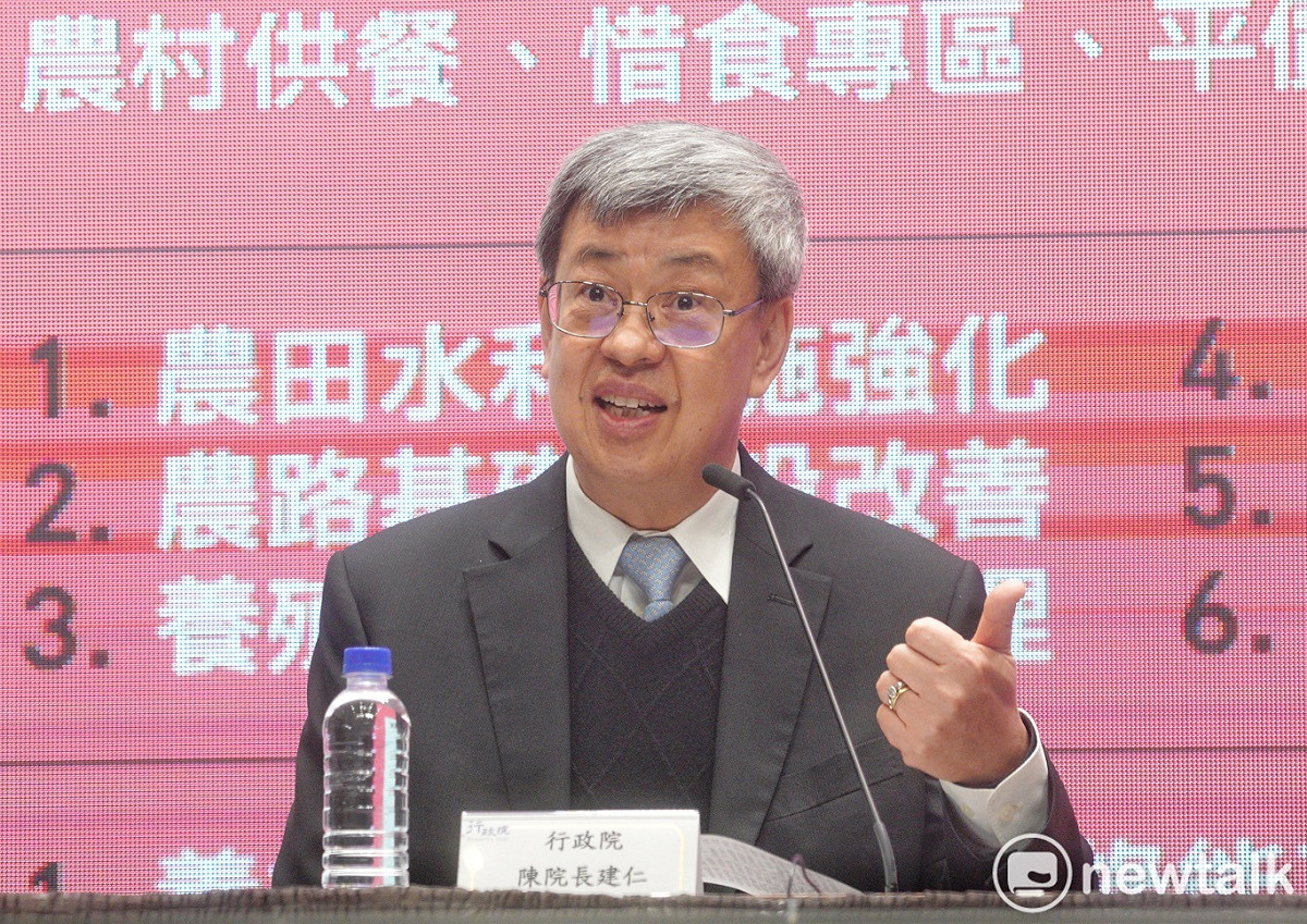 行政院長陳建仁出席疫後特別預算記者會。 圖：張良一/攝
